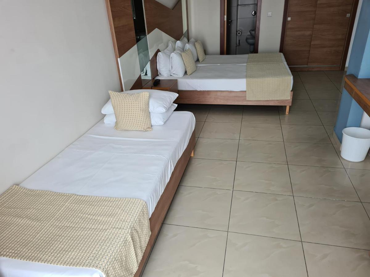 Water'S Edge Hotel Birżebbuġa الغرفة الصورة