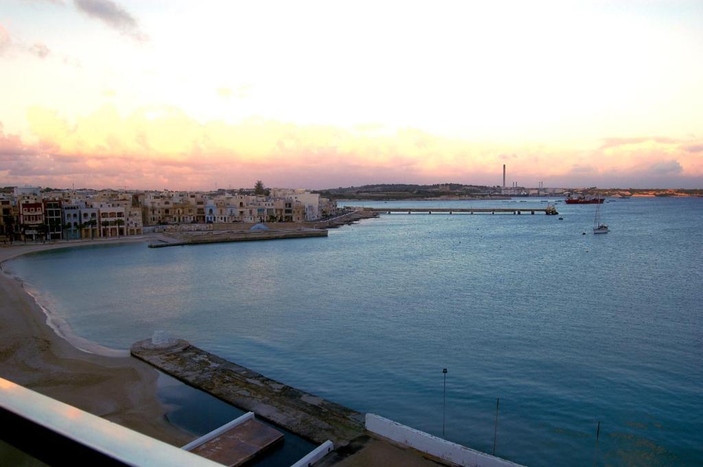 Water'S Edge Hotel Birżebbuġa الغرفة الصورة