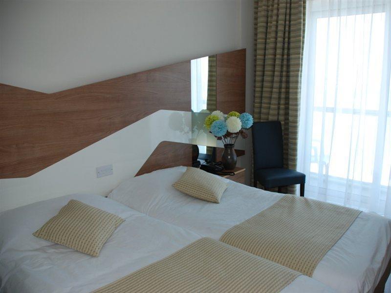 Water'S Edge Hotel Birżebbuġa المظهر الخارجي الصورة